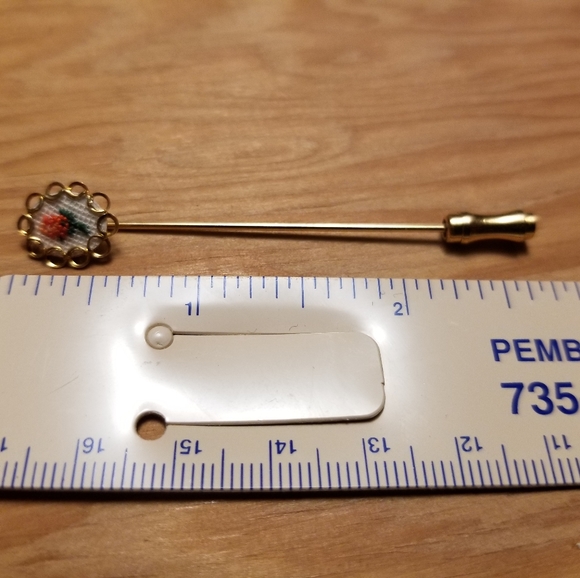 💎 JEWELLERY 2/$25💎 Vintage-Style Needlepoint Stick Pin - Picture 5 of 5